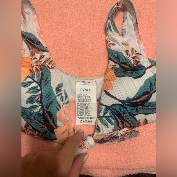 New Roxy bikini top - Picture 3 of 5